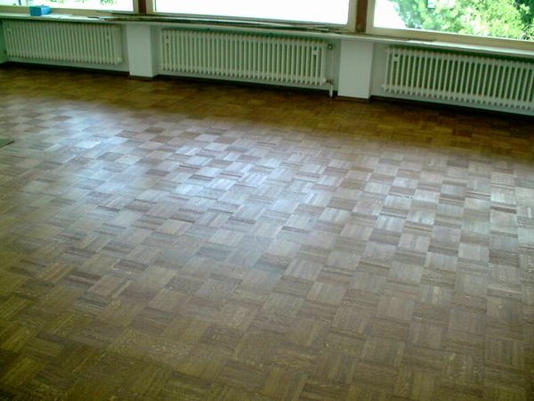 Wohnzimmerfußboden - Mosaikparkett Eiche rotbraun geölt